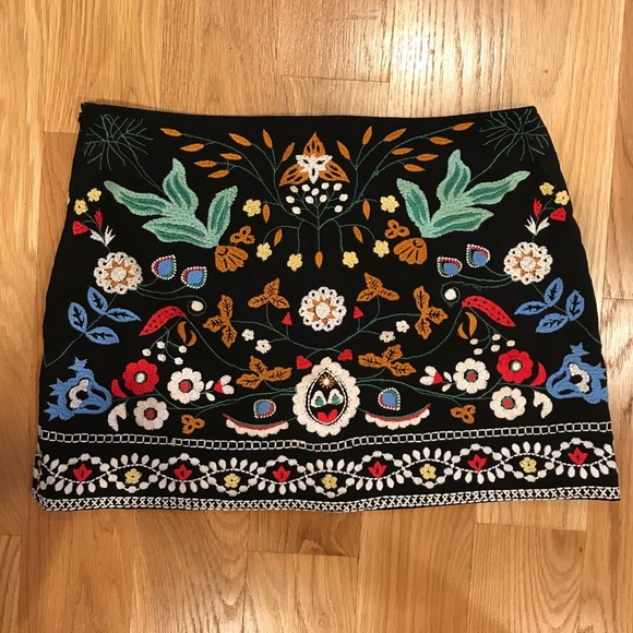 Embroidered Zara skirt - Picture 2 of 3